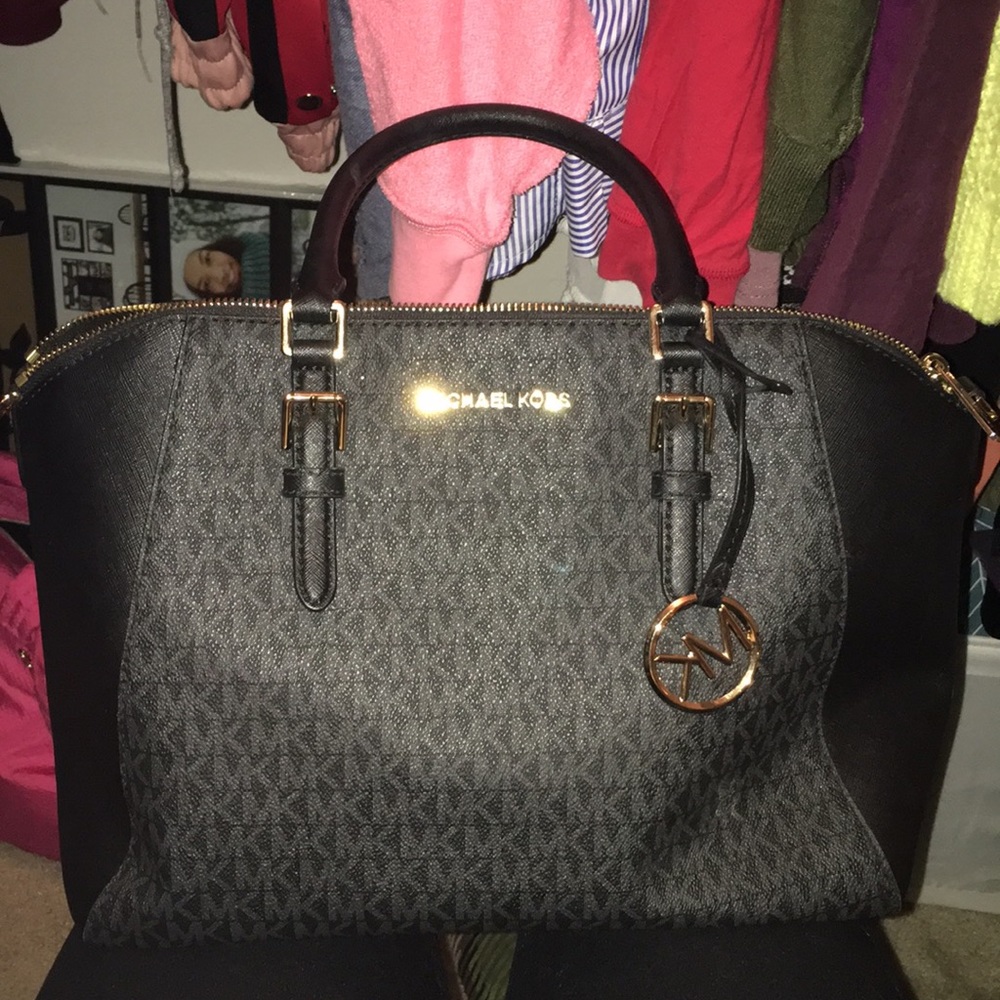 Mk... black hand bag newly used